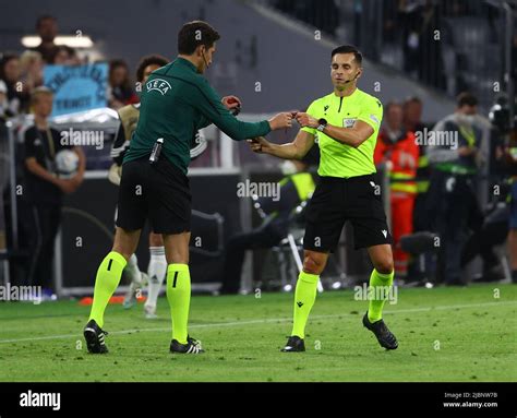 schiedsrichter uhr uefa